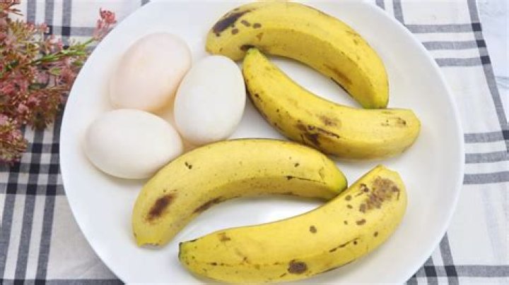 Can I eat boiled egg and banana together?