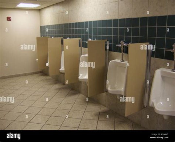 Do urinals have stalls?