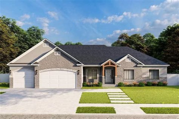 How big is the roof on a 2000 sq ft house?