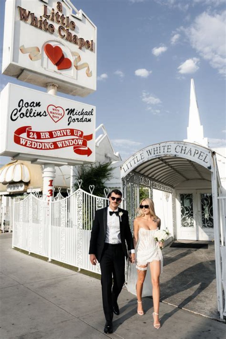 How many weddings are there in Las Vegas?
