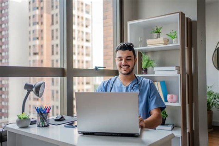 How much does an APRN make?