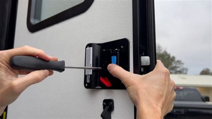 How much does it cost to install a new door lock?